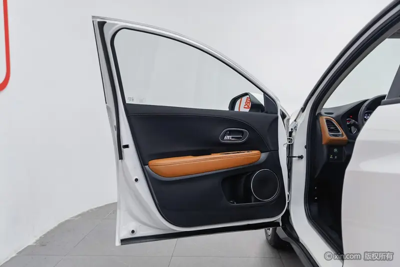 Honda Vezel 1.8L CVT моноприводный люкс — фото 16