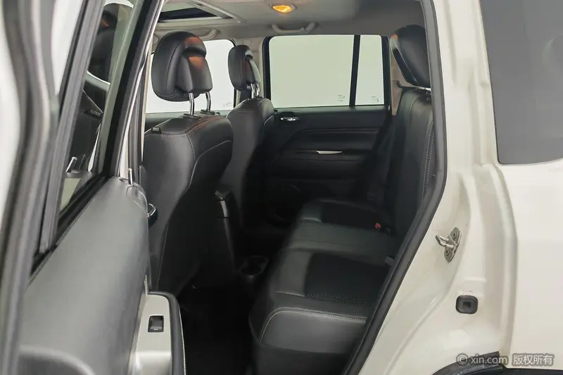 Jeep Compass — фото 13