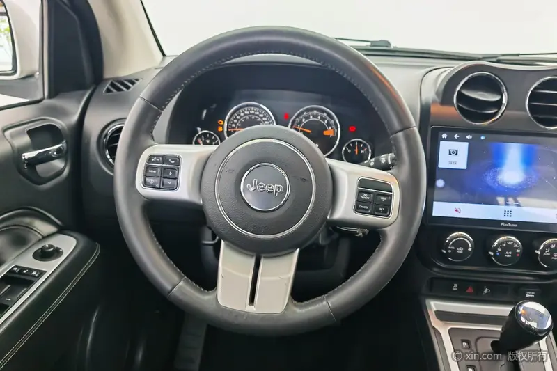 Jeep Compass — фото 8