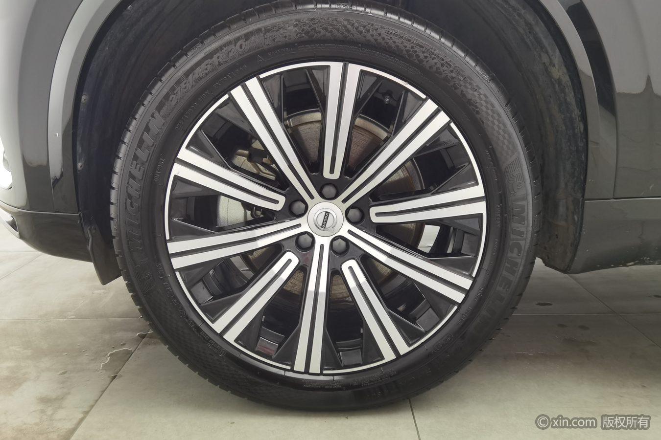 Volvo XC90 2023 B6 Luxury 7 мест