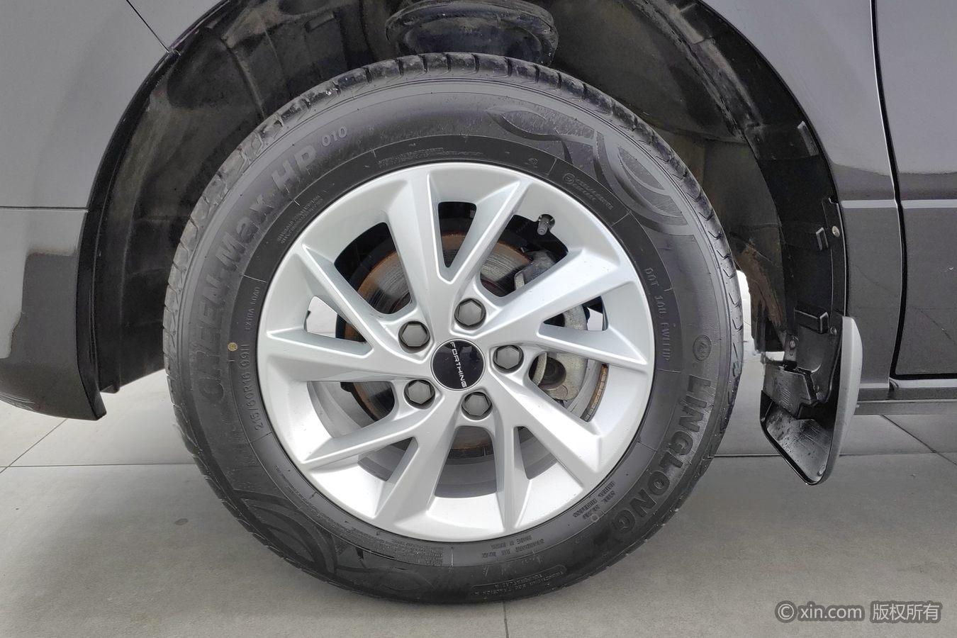 Forthing Lingzhi Plus PLUS 2021 2.0L MT Luxury 7 мест