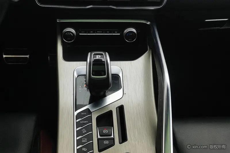 Geely Coolray (Binyue) — фото 10