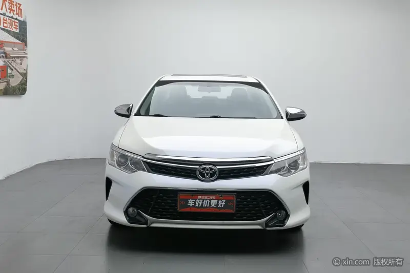 Toyota Camry — фото 2
