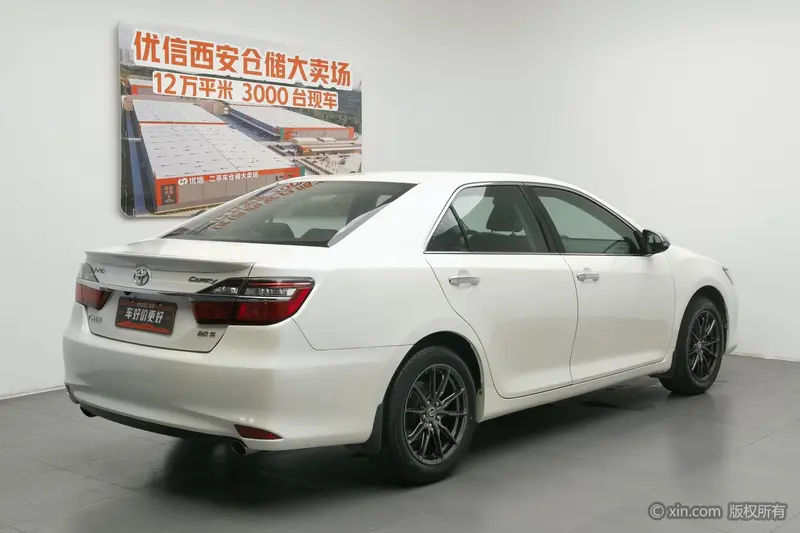 Toyota Camry — фото 4