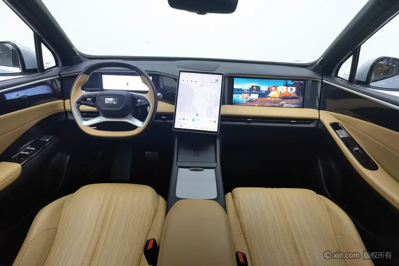 Geely Galaxy L 7 1.5 T DHT 115km PLUS — фото 8