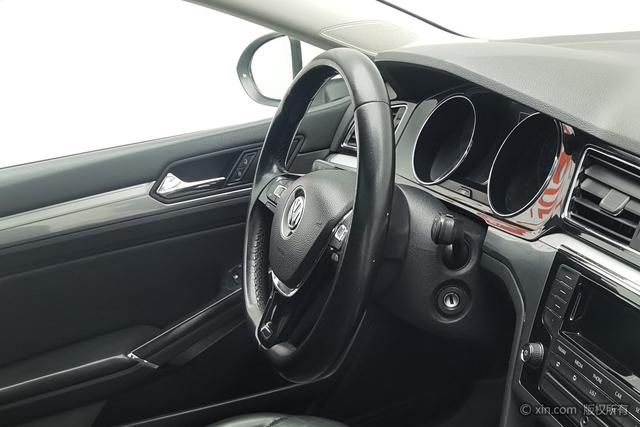 Volkswagen Lamando 2015 330 TSI DSG — фото 16