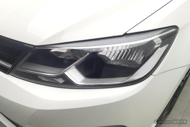 Volkswagen Lamando 2015 330 TSI DSG — фото 7