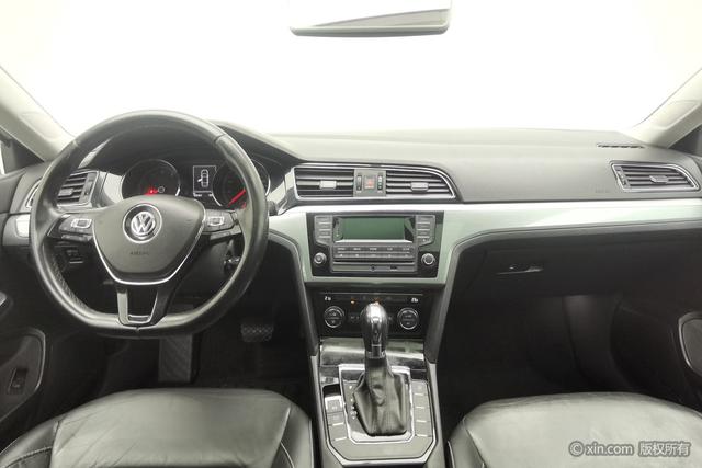 Volkswagen Lamando 2015 330 TSI DSG — фото 13