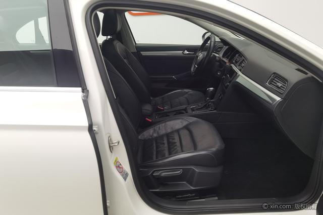 Volkswagen Lamando 2015 330 TSI DSG — фото 12