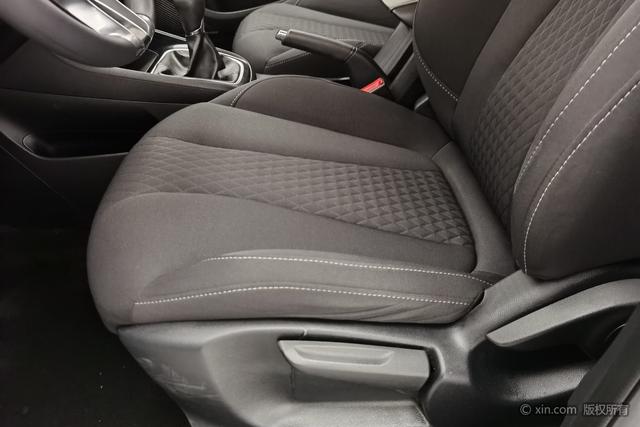 Roewe i5 2020 1.5 L MT 4 G — фото 18