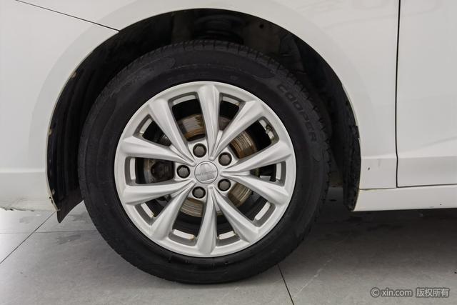 Roewe i5 2020 1.5 L MT 4 G — фото 8