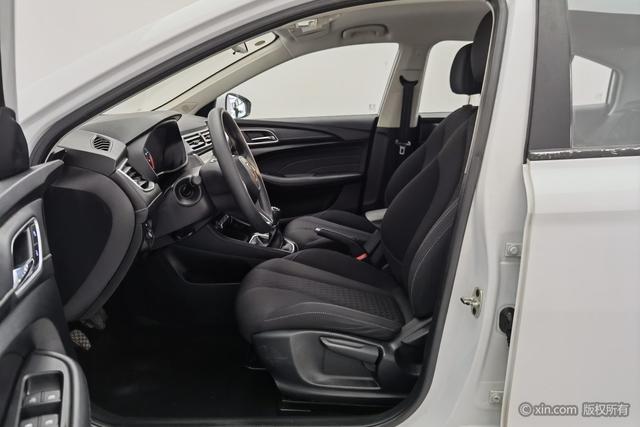 Roewe i5 2020 1.5 L MT 4 G — фото 17