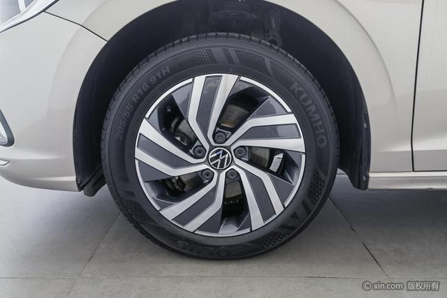 Volkswagen Bora id 4273932 из Китая 17