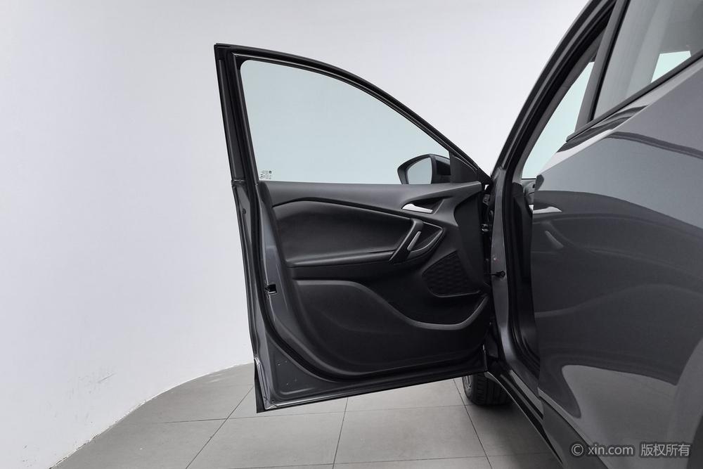 Chevrolet Tracker, фото 21