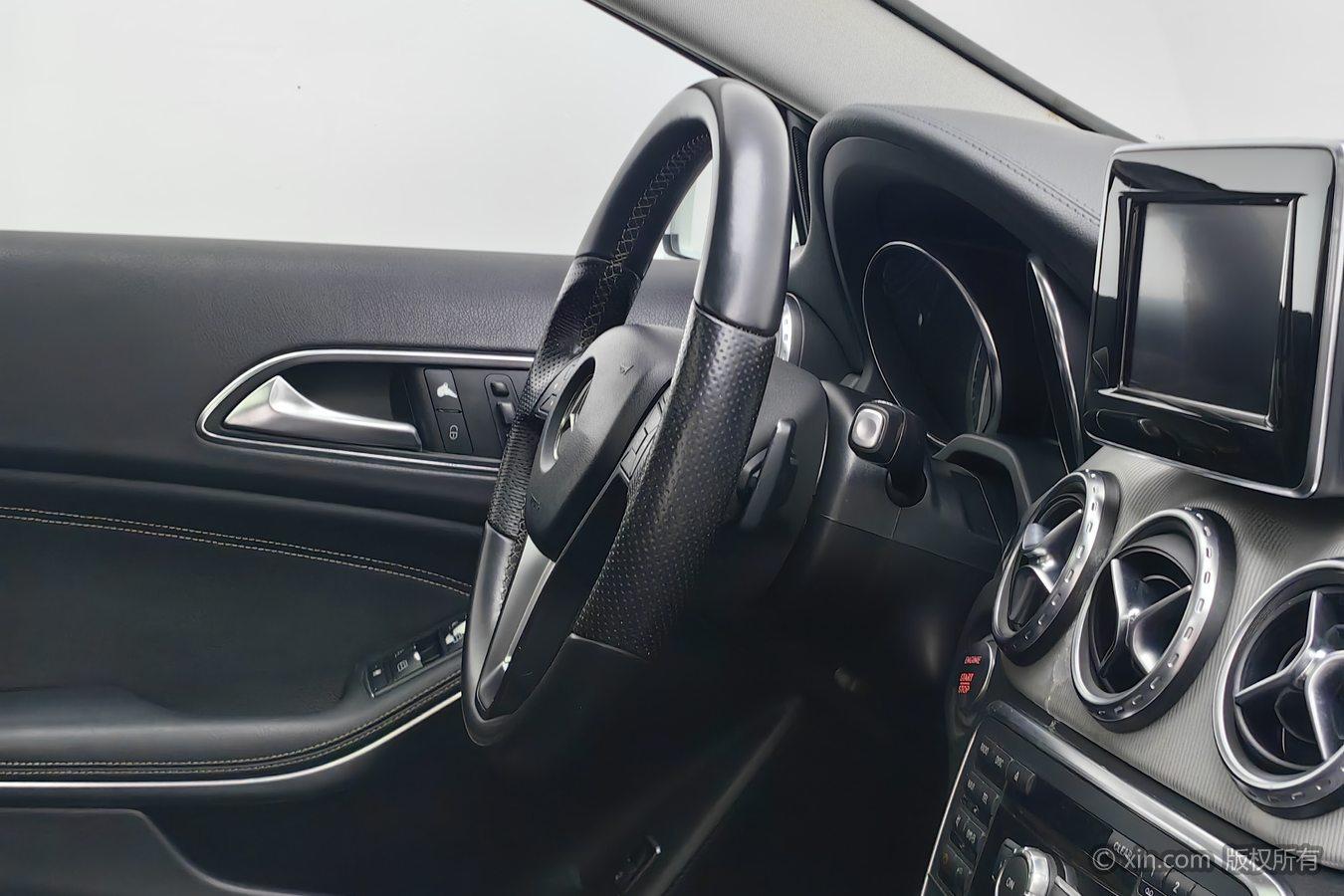 Mercedes-Benz GLA 2015 GLA 220 4MATIC Люкс