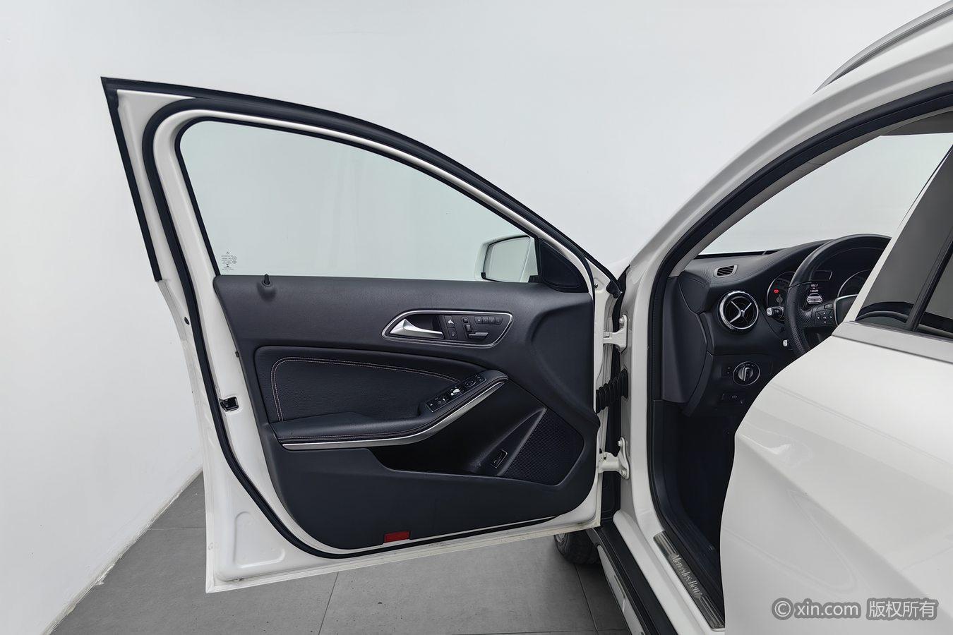 Mercedes-Benz GLA 2015 GLA 220 4MATIC Люкс