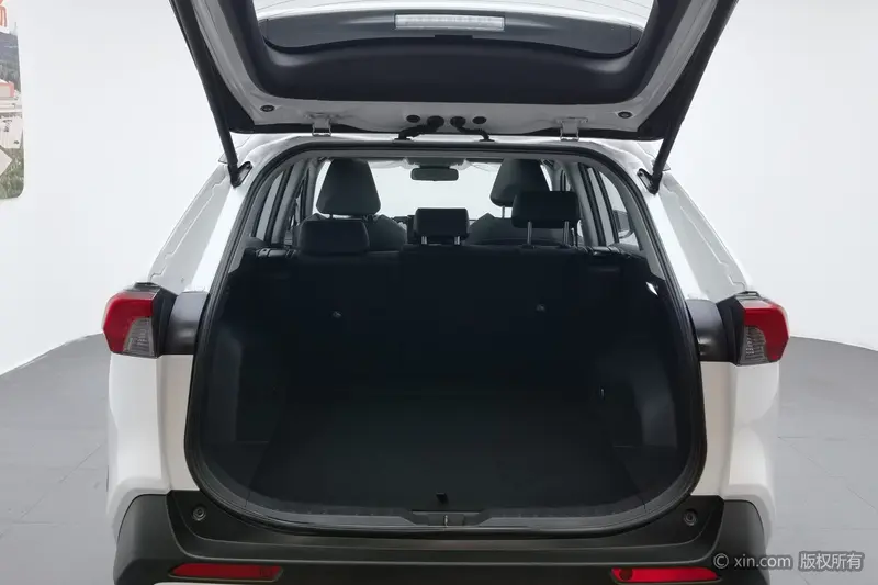 Toyota RAV4 — фото 18