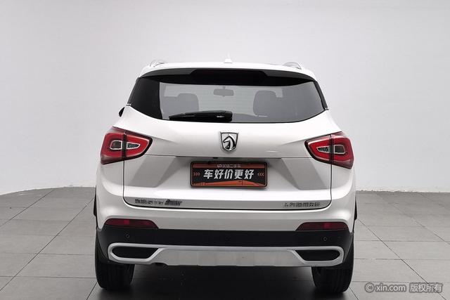 Wuling Baojun 510 2017 1.5 L ATLuxury — фото 3