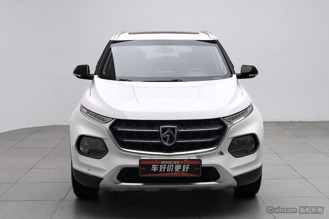 Wuling Baojun 510 2017 1.5 L ATLuxury — фото 2