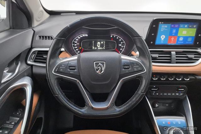Wuling Baojun 510 2017 1.5 L ATLuxury — фото 14