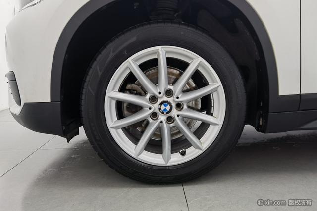 BMW X1 2016 s Drive 18 Li — фото 8