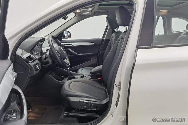 BMW X1 2016 s Drive 18 Li — фото 17