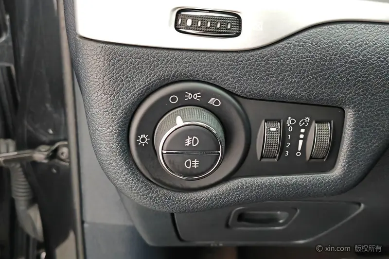 Jeep Cherokee — фото 11