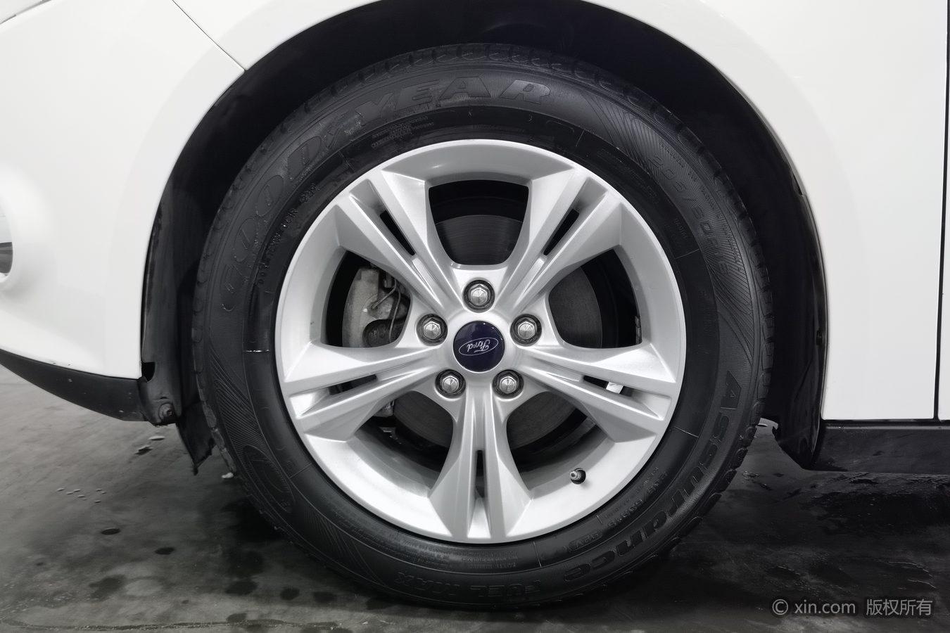 Ford Focus 2012 1.6L MT