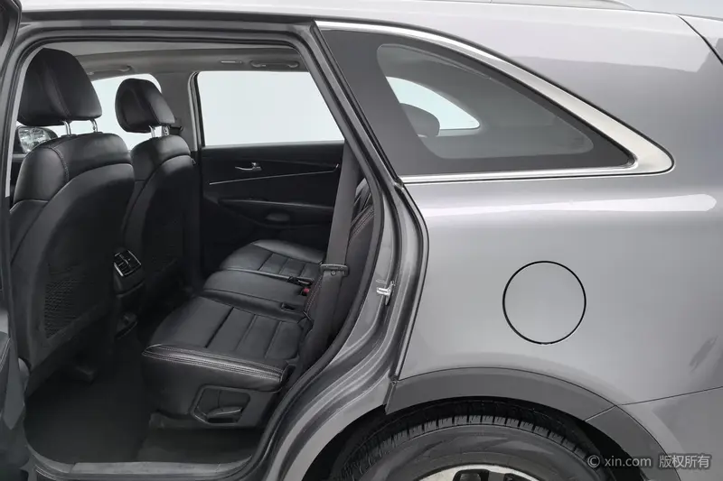 Kia Sorento — фото 14