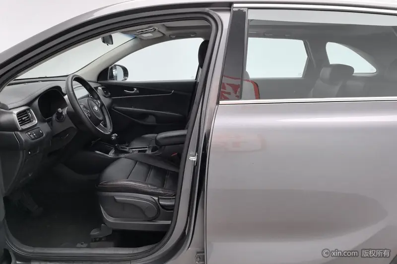 Kia Sorento — фото 12