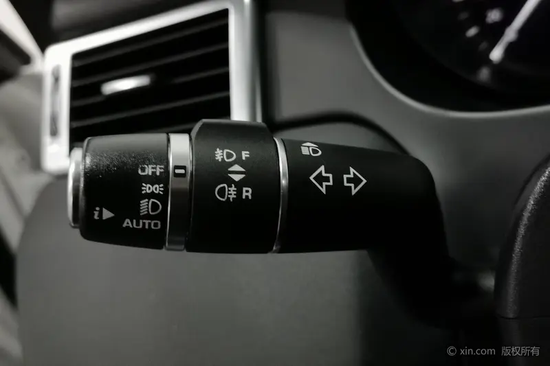 Land Rover Discovery 240 PS SE — фото 11