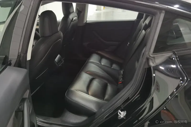 Tesla Model 3 — фото 12