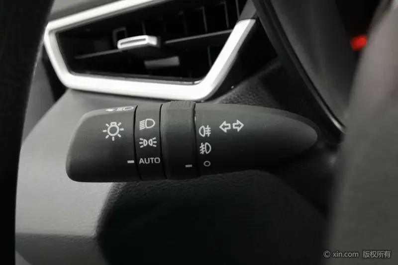 Toyota Corolla 1.8 L E-CVT Elite — фото 11