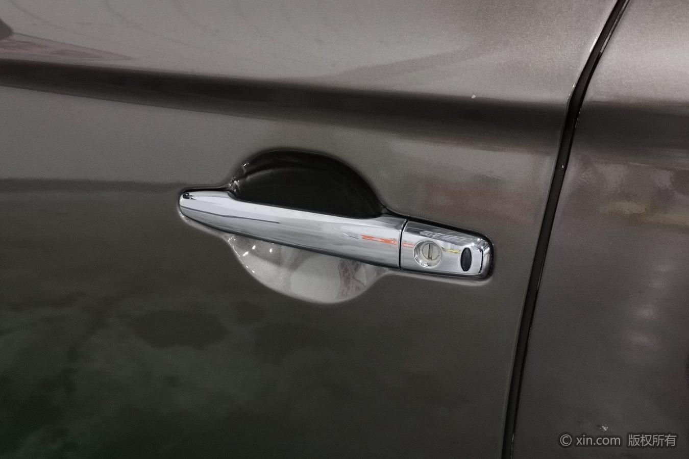 Mitsubishi Outlander 2018 2.4L Elite 5 мест