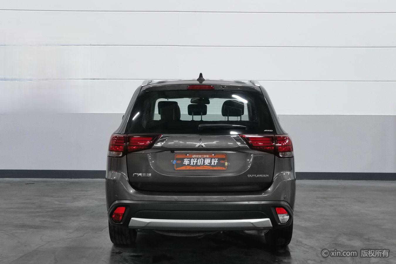 Mitsubishi Outlander 2018 2.4L Elite 5 мест