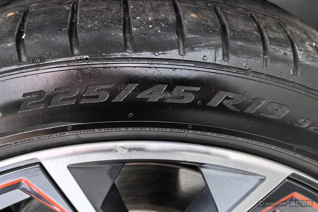 BMW X2 2021 s Drive 25i — фото 8