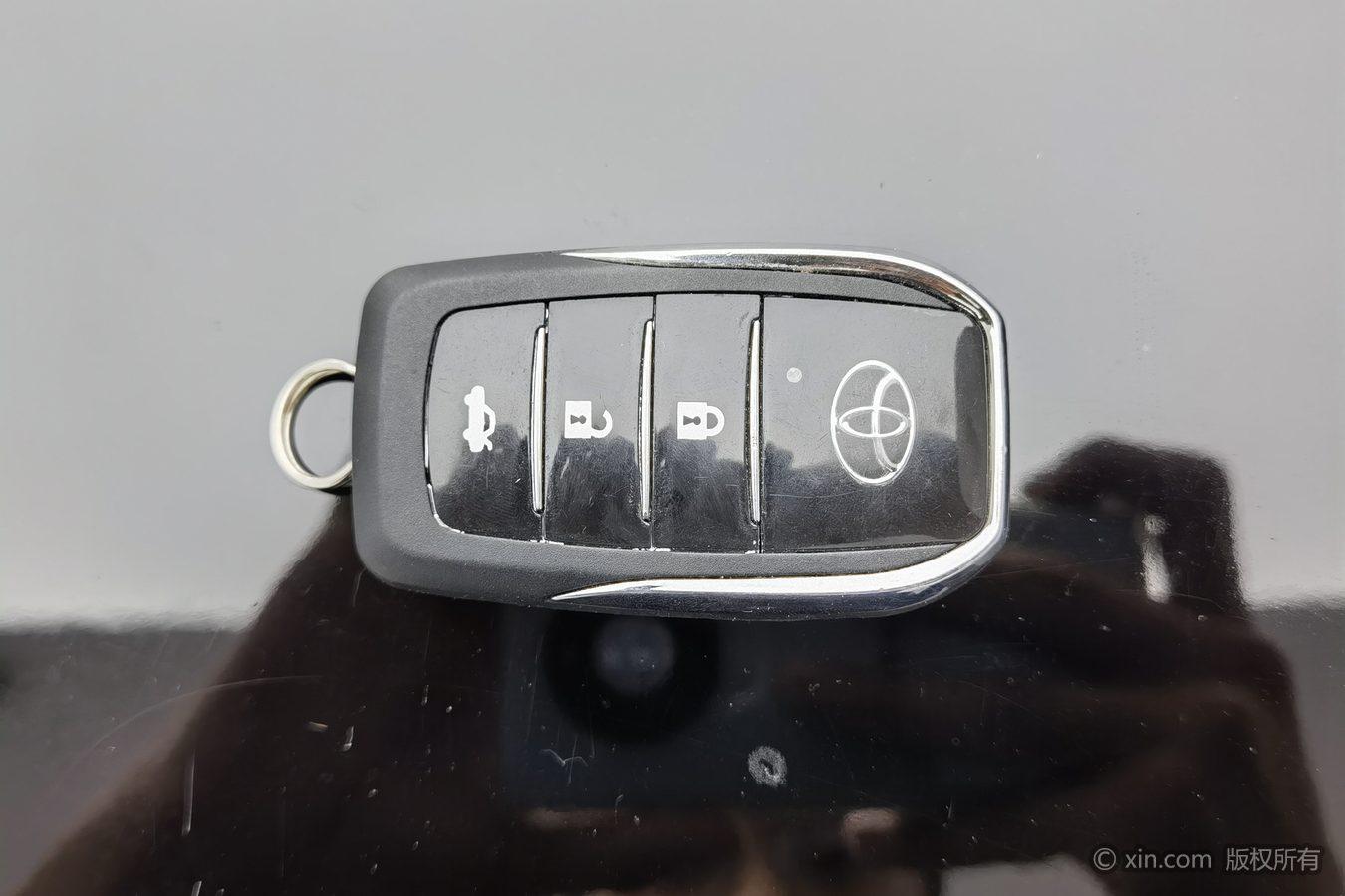 Toyota Highlander 2011 2.7L 5 мест Sport