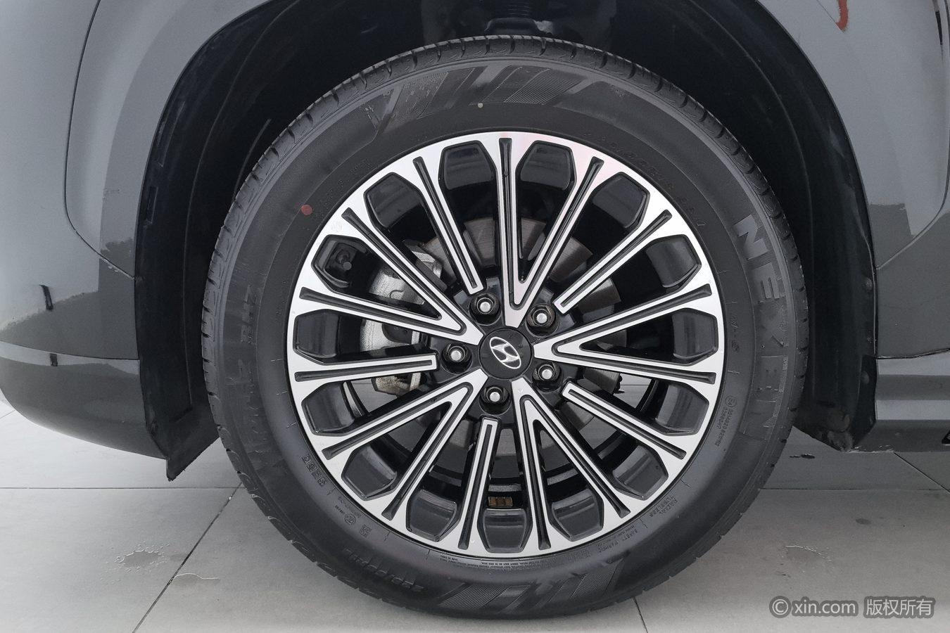 Hyundai Custo 2024 270TGDi LUX Luxury