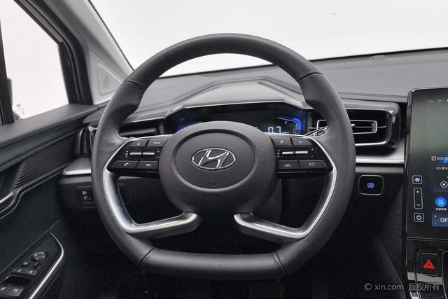 Hyundai Custin 2024 270 TGDi LUX — фото 13