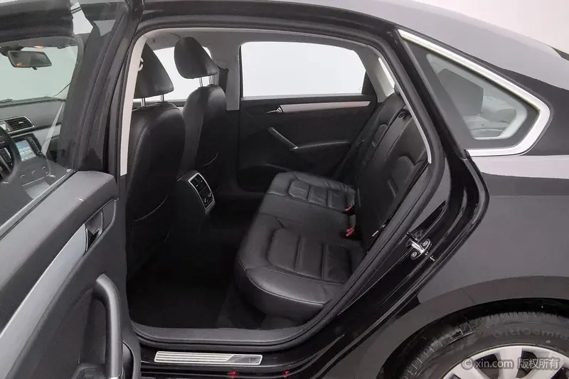 Volkswagen Passat — фото 14