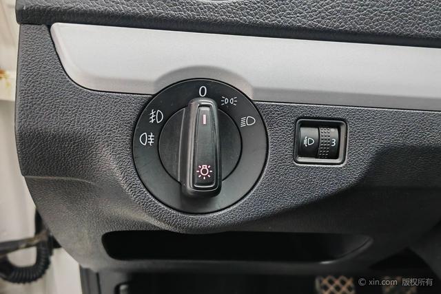 Volkswagen Jetta 2015 1.6 L MTComfort — фото 16