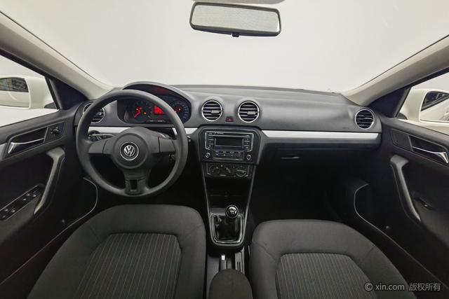 Volkswagen Jetta 2015 1.6 L MTComfort — фото 12