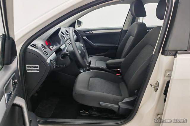 Volkswagen Jetta 2015 1.6 L MTComfort — фото 17