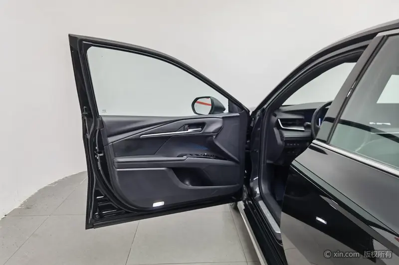 Toyota Camry 2.0 HXS PLUS — фото 16