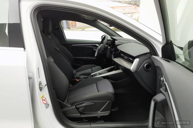 Audi A3 2021 A 3 L Limousine 35 TFSI — фото 19