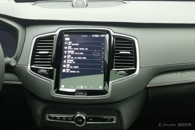 Volvo XC90 — фото 11