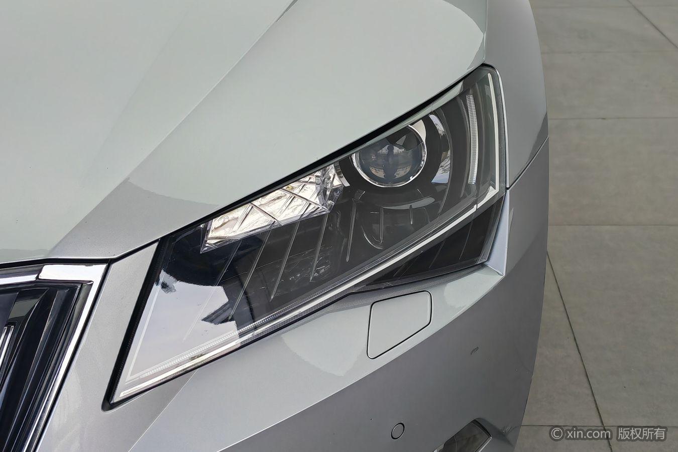 Skoda Superb 2016 TSI330 DSG