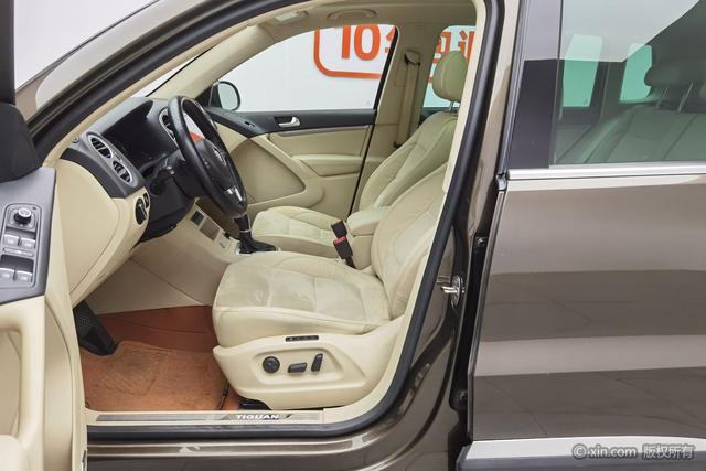 Volkswagen Tiguan 2015 2.0 TSI AT 4 WD — фото 17