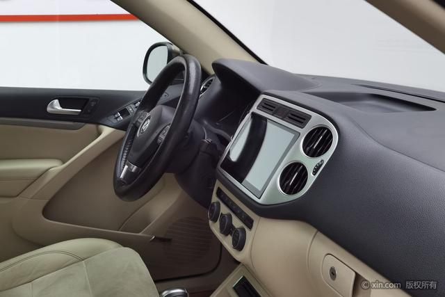 Volkswagen Tiguan 2015 2.0 TSI AT 4 WD — фото 16