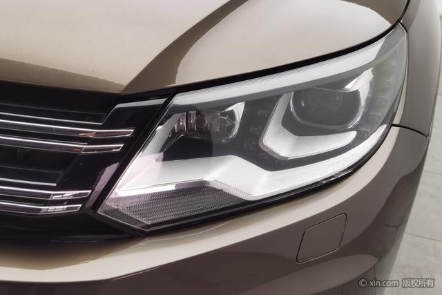 Volkswagen Tiguan 2015 2.0 TSI AT 4 WD — фото 7